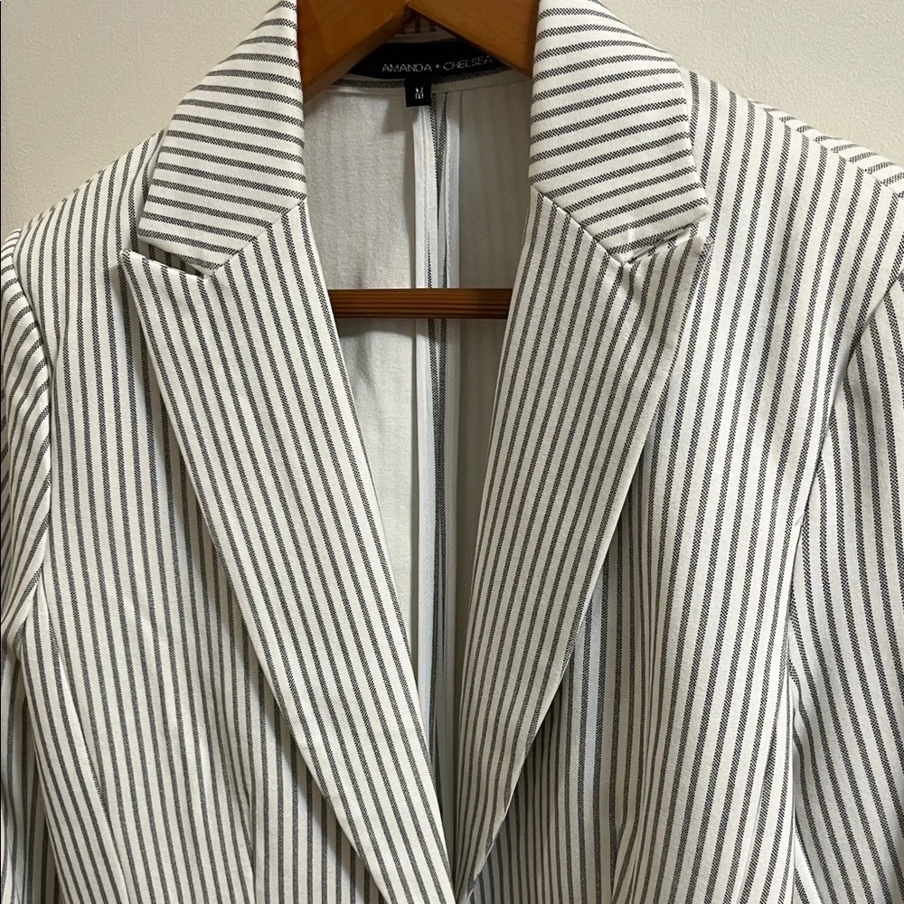Amanda & Chelsea Black and White Striped Blazer - Picture 4 of 4